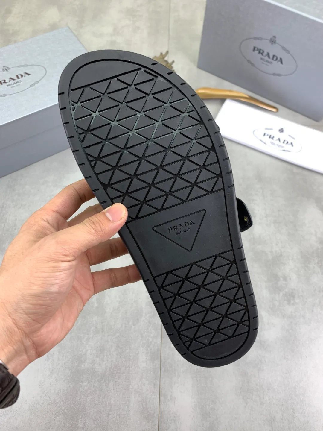 Men's shoes 💰P340💰【New style】🎁🎁🎁 PRADA Prada's new casual slippers, original official website, perfect workmanship, transmitting a kind of noble luxury, sublimating its definition of luxury in Prada's high-end extraordinary craftsmanship. Original combination outsole, code number: 38-44 (45 customized) Multiple colors 🉑️ to choose from